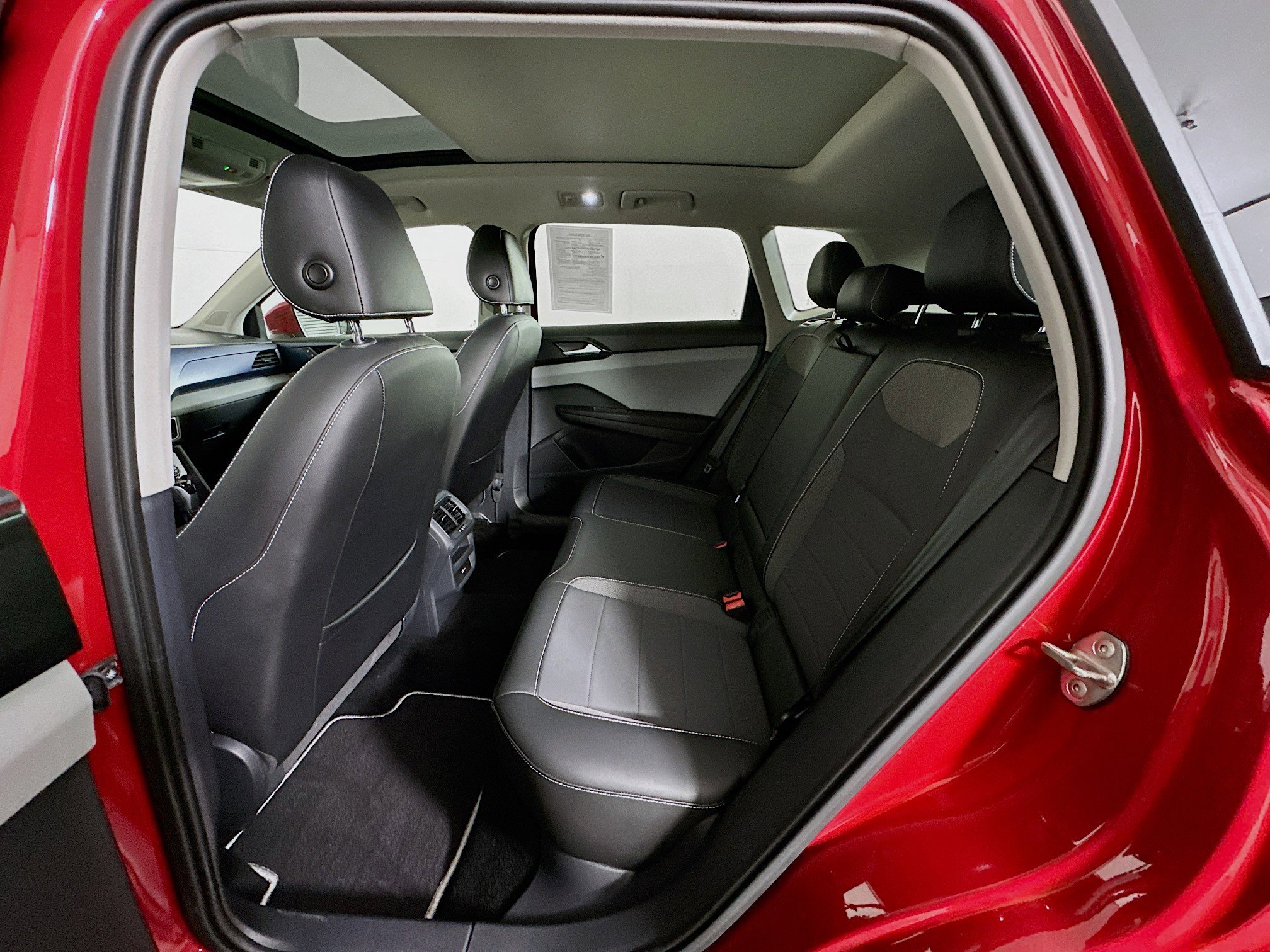 Used 2023 Volkswagen Taos SE w/ Panoramic Sunroof Package FWD image 27