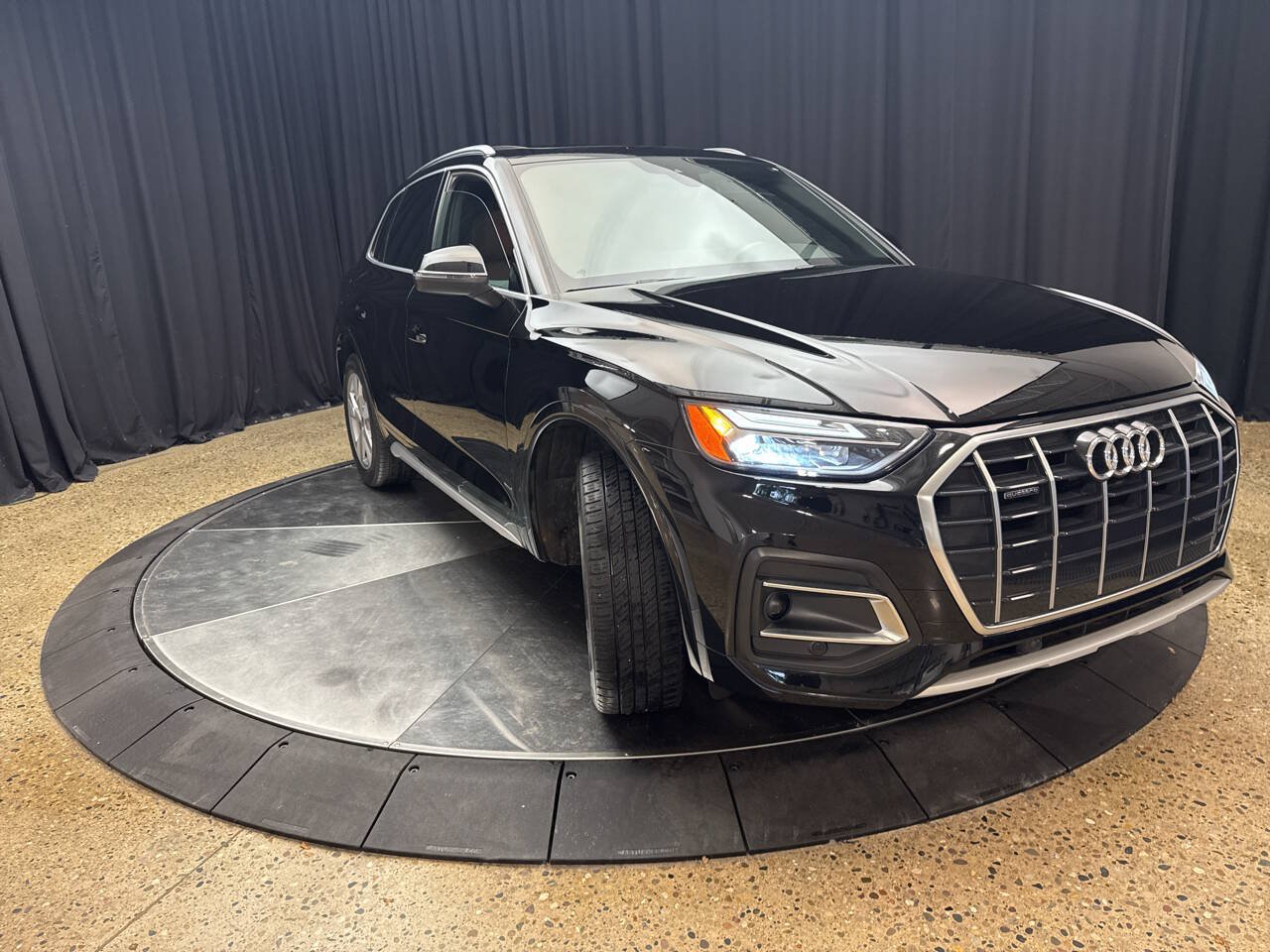 Used 2023 Audi Q5 2.0T Premium w/ Convenience Package AWD/4WD image 8
