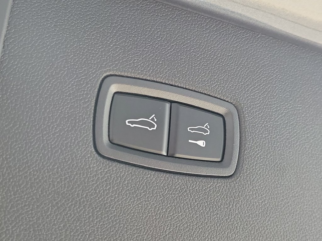 Certified 2026 Porsche Cayenne AWD/4WD image 18