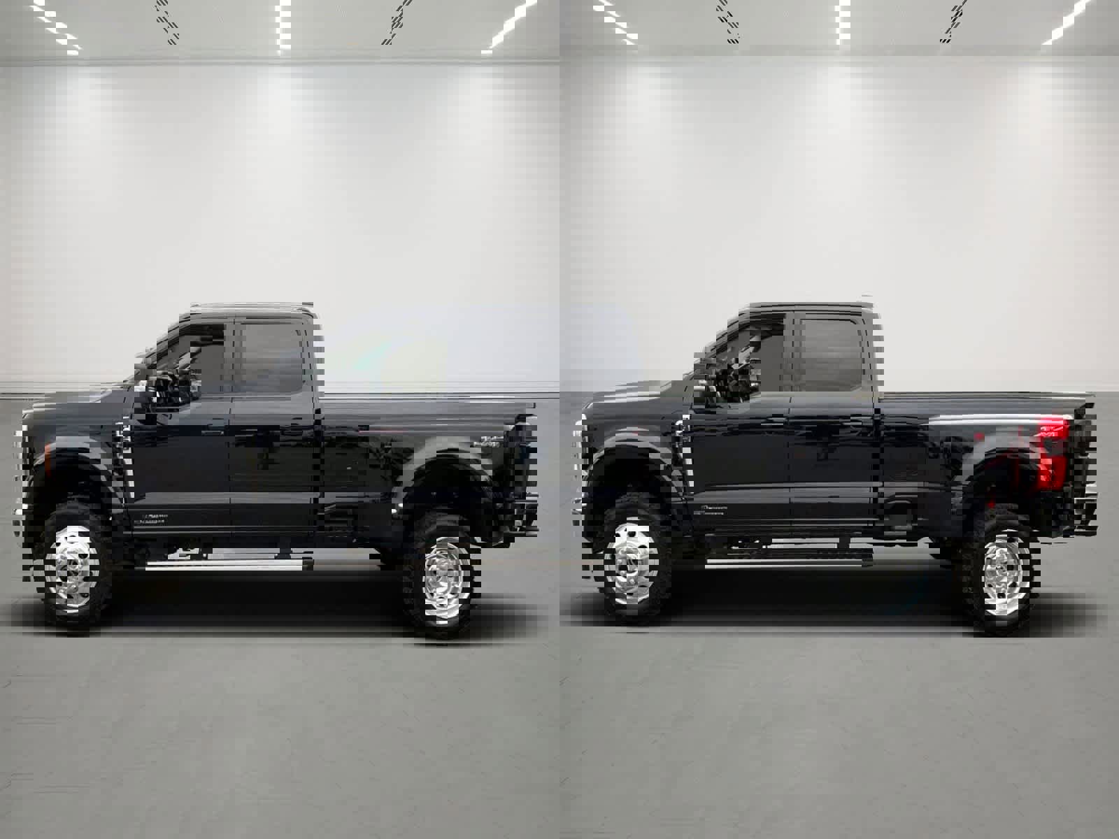 Used 2025 Ford F450 Lariat image 2