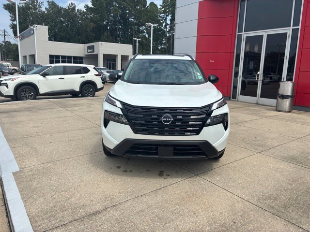 Used 2026 Nissan Rogue Dark Armor FWD image 2
