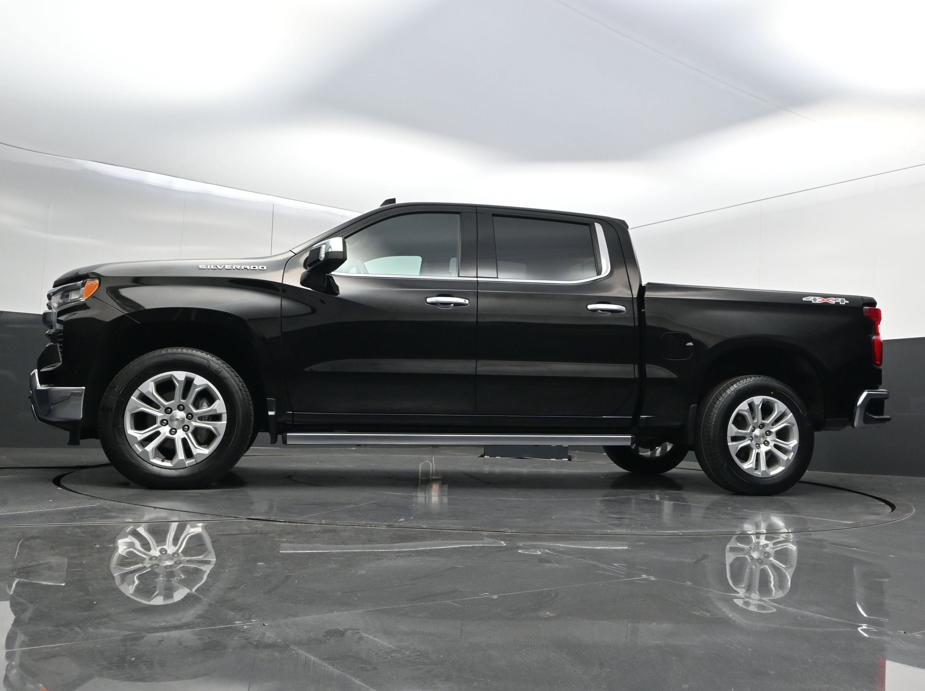 Certified 2023 Chevrolet Silverado 1500 LTZ w/ Technology Package AWD/4WD image 35