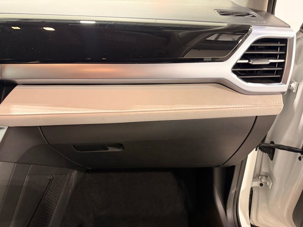 Used 2025 Volkswagen Taos SE FWD image 26