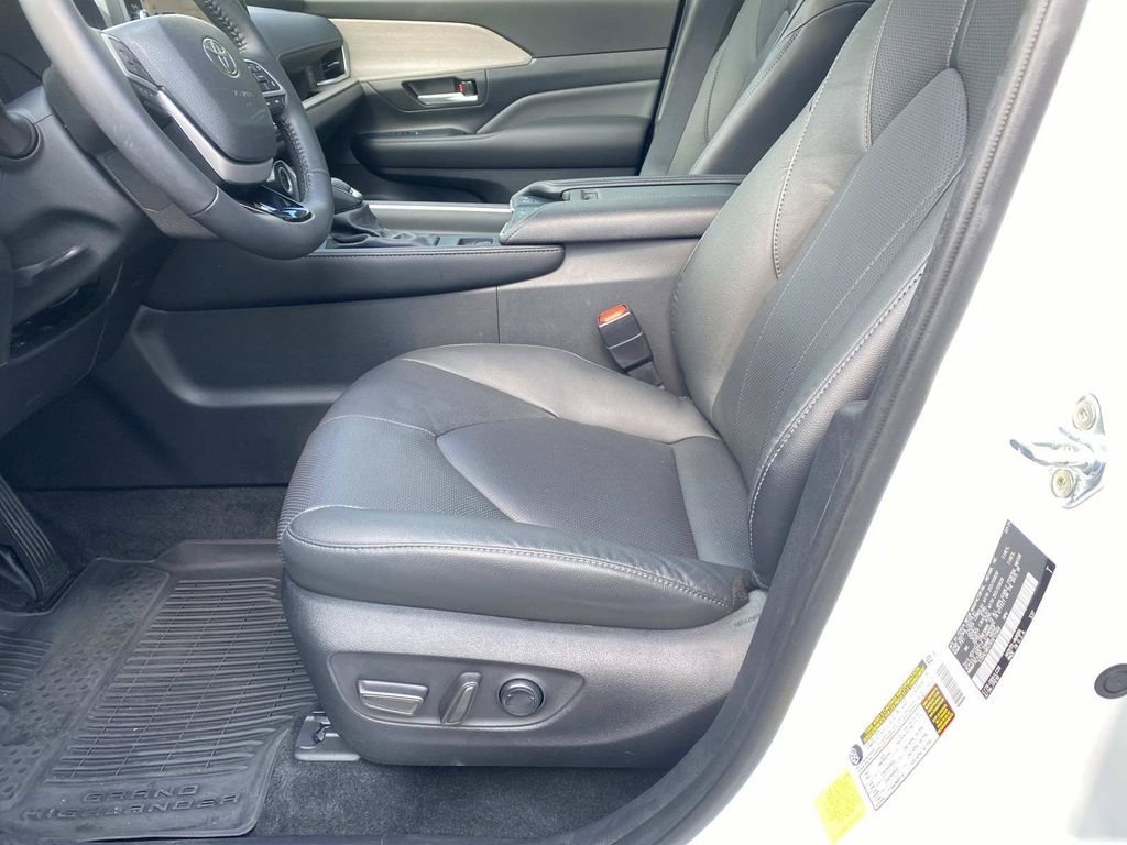 Used 2024 Toyota Grand Highlander AWD Hybrid image 21