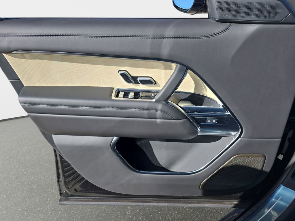 New 2026 Land Rover Range Rover SV image 28