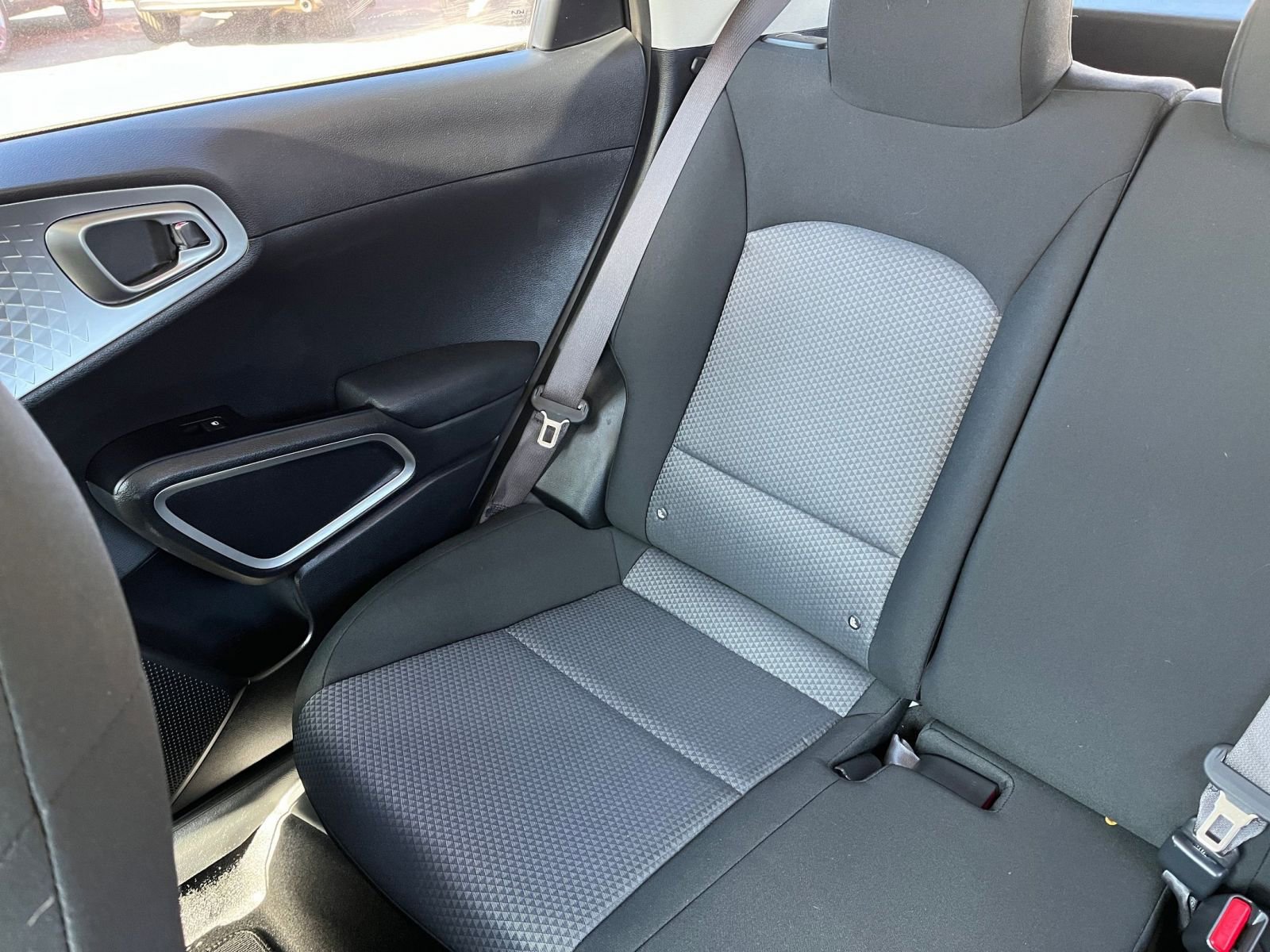 Used 2025 Kia Soul LX w/ LX Technology Package FWD image 36