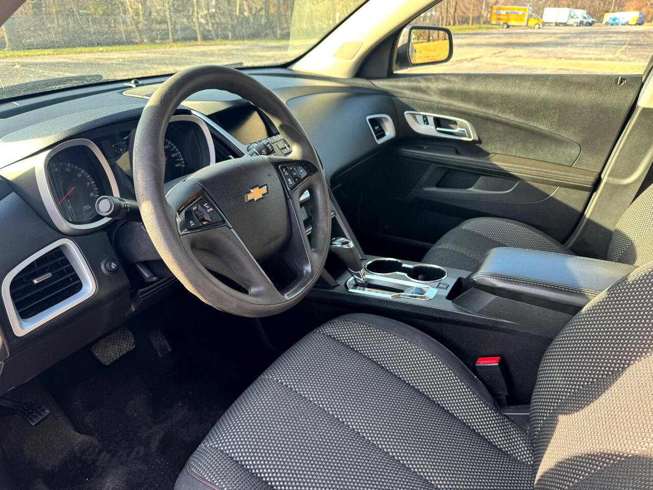 Used 2017 Chevrolet Equinox LS image 22