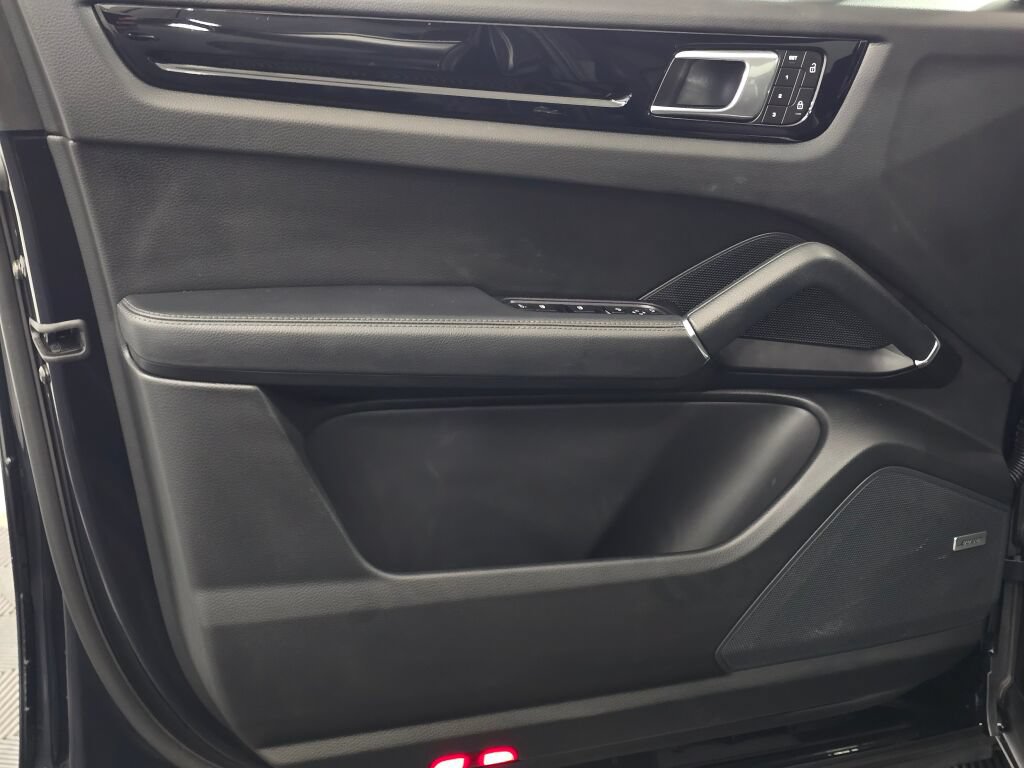 Certified 2023 Porsche Cayenne Platinum Edition AWD/4WD image 35