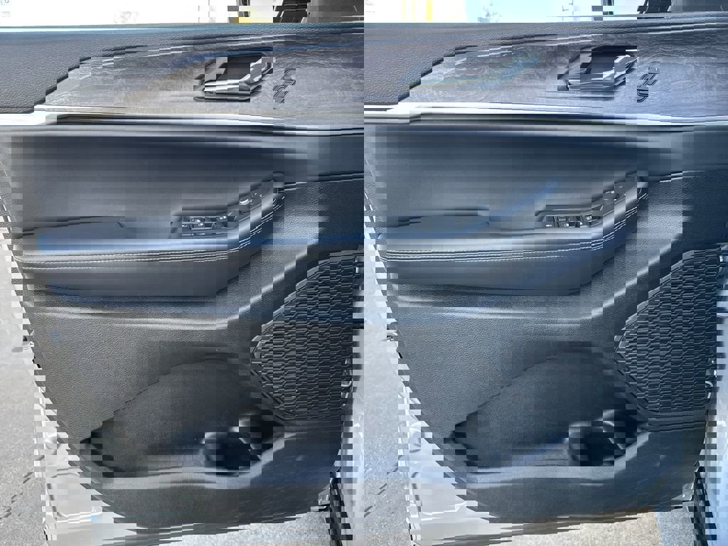 Used 2024 Jeep Grand Cherokee L Limited w/ Luxury Tech Group II image 17