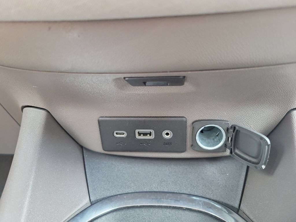 Used 2022 Chevrolet Malibu LT FWD image 26