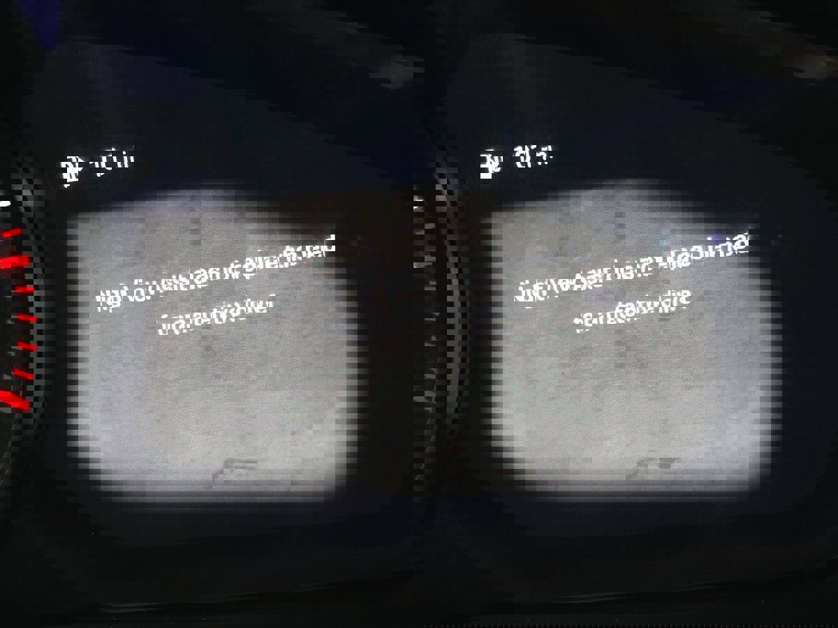 Used 2023 Porsche Cayenne Platinum Edition image 35