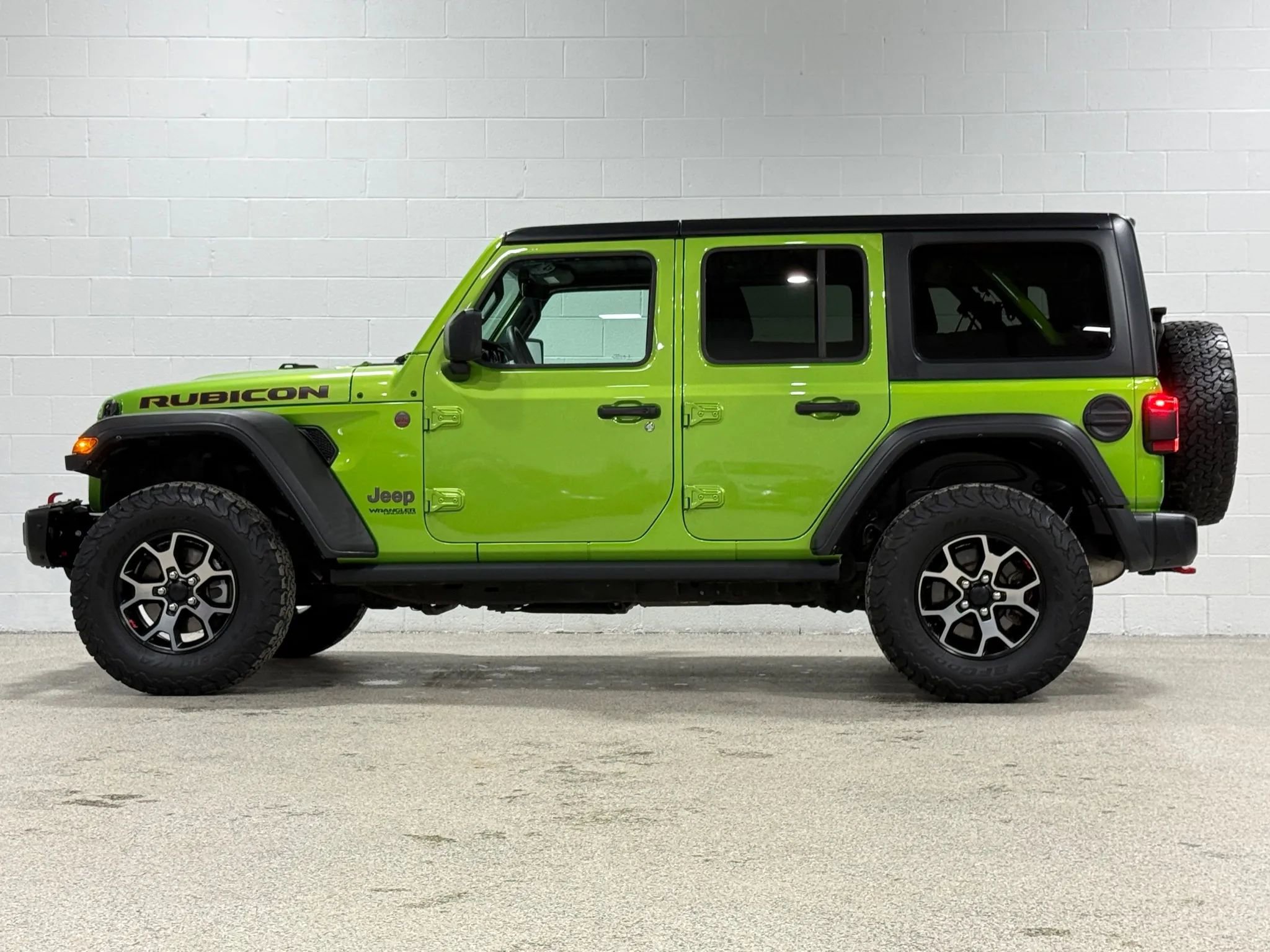 Used 2018 Jeep Wrangler Unlimited Rubicon w/ Dual Top Group image 9