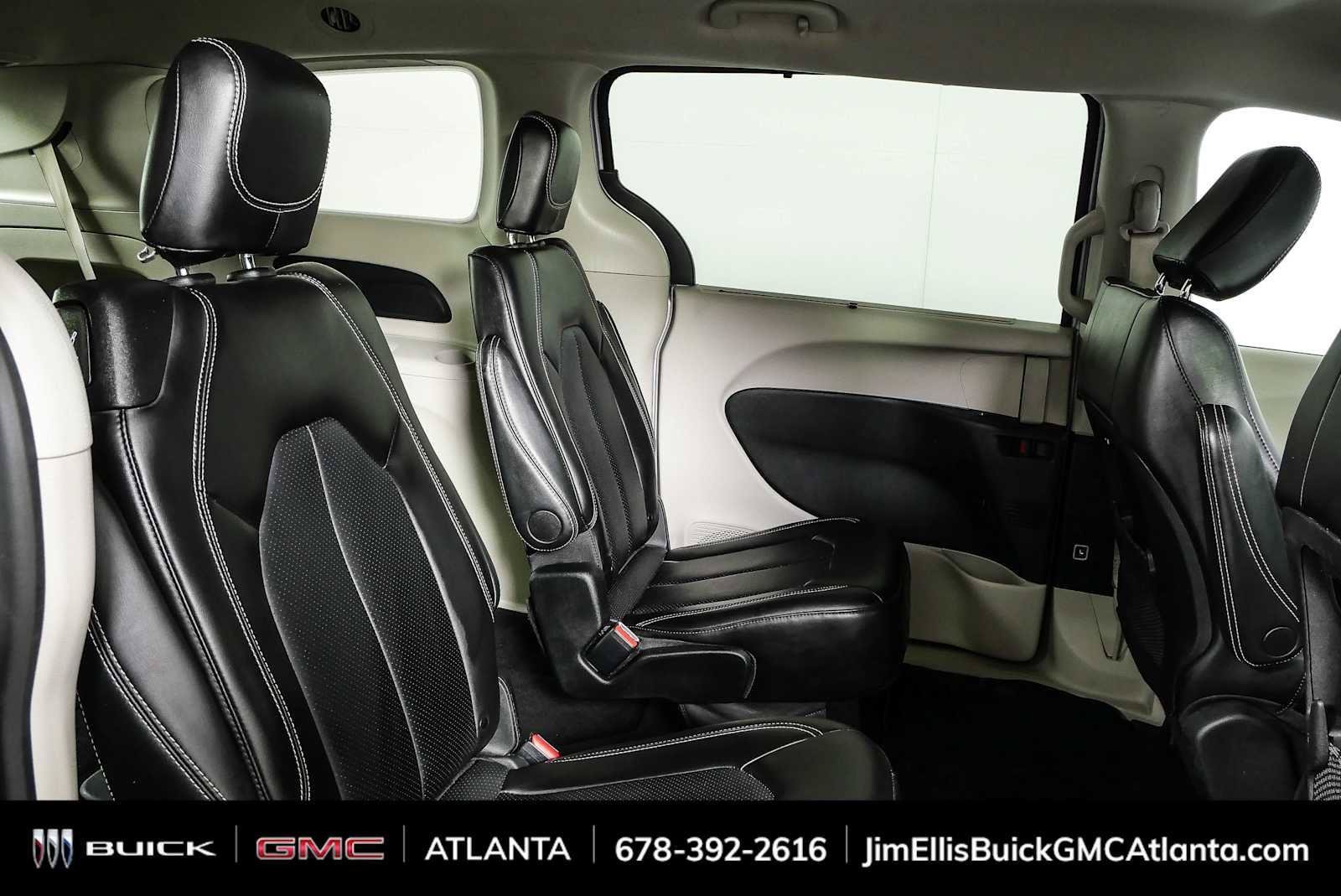 Used 2024 Chrysler Pacifica Touring-L FWD image 19