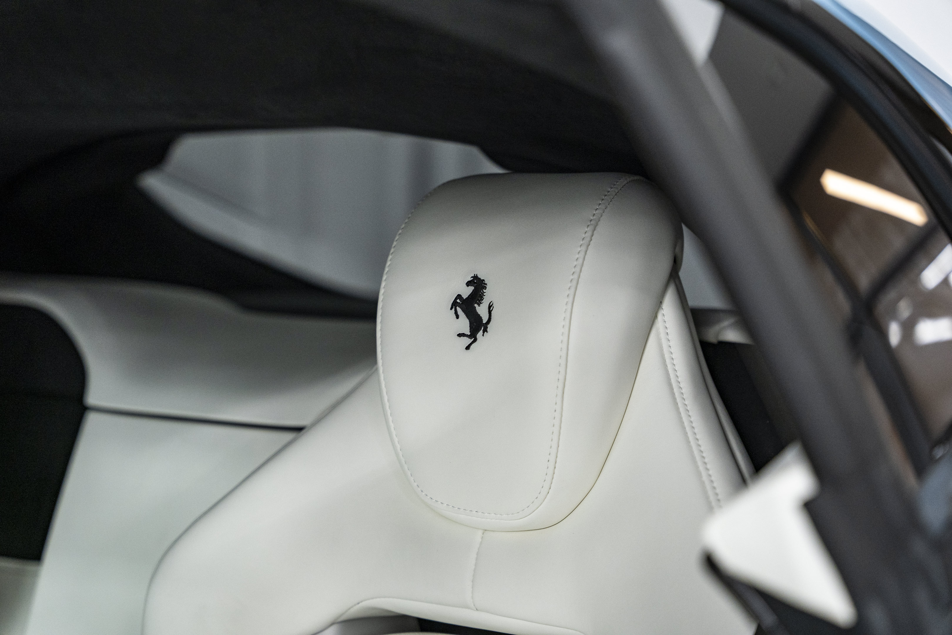 Used 2025 Ferrari Purosangue AWD/4WD image 26