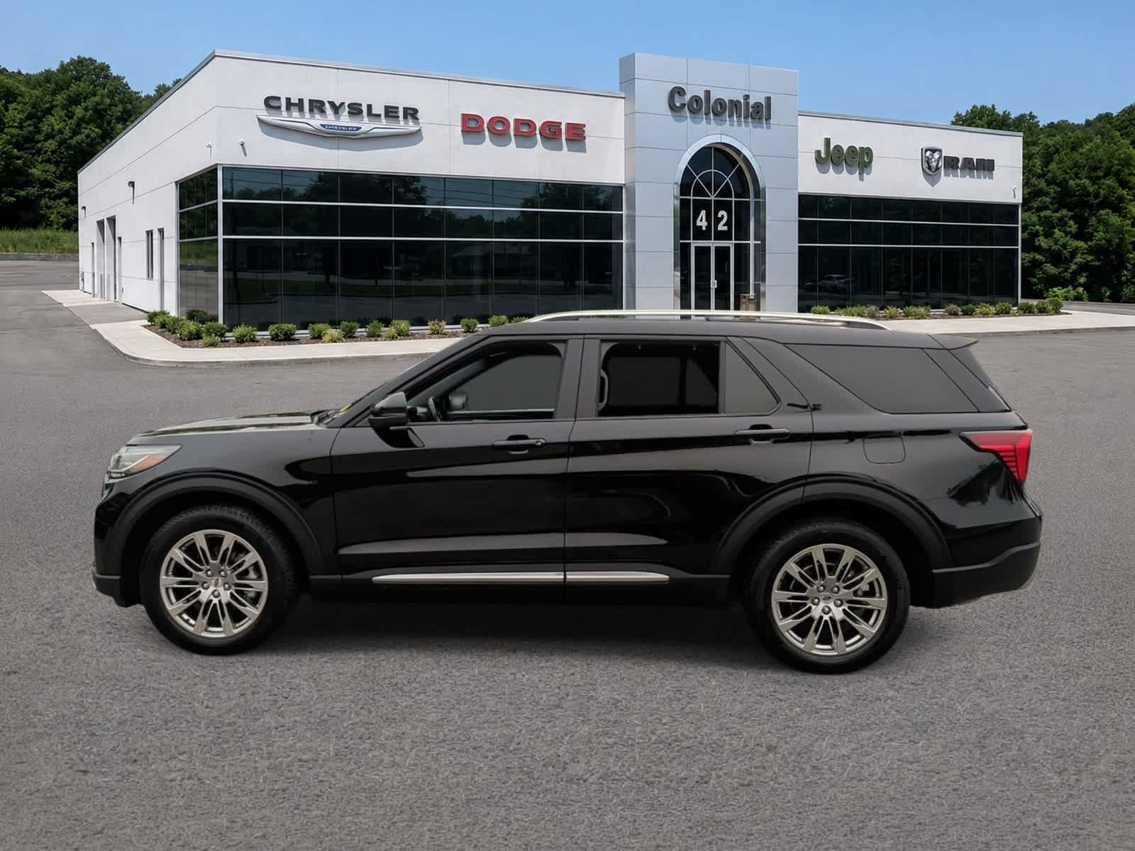 Used 2025 Ford Explorer Platinum AWD/4WD image 3