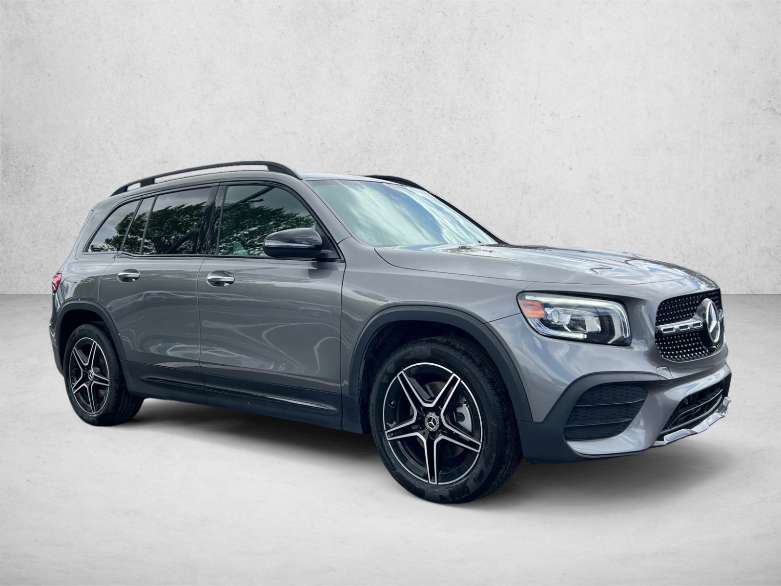 Used 2023 Mercedes-Benz GLB 250 4MATIC image 3