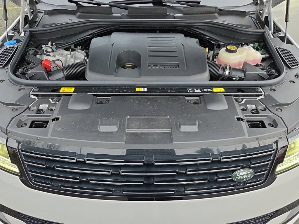 Used 2025 Land Rover Range Rover Sport SE image 29