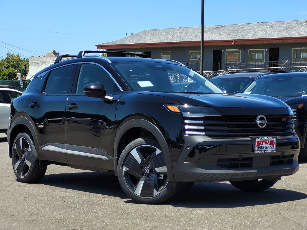 New 2025 Nissan Kicks SR FWD image 2