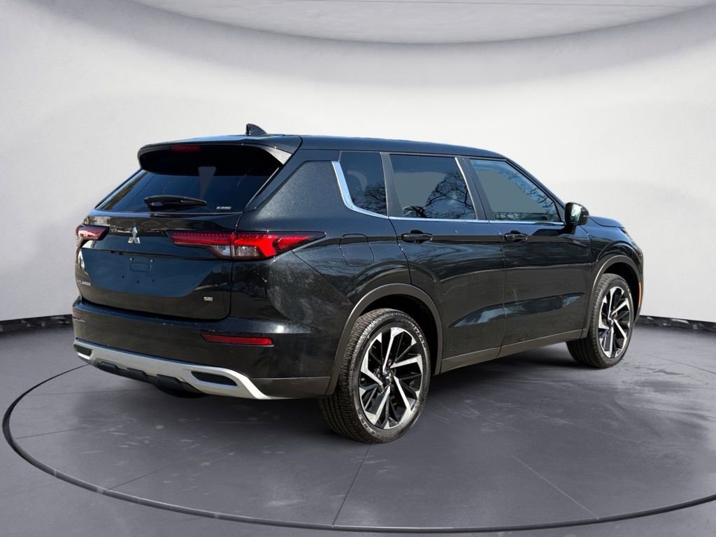 Used 2022 Mitsubishi Outlander SE image 5