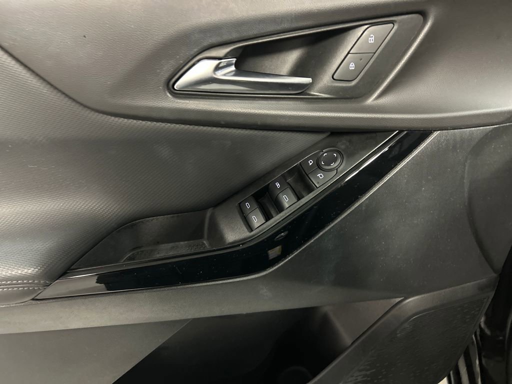 Used 2025 Chevrolet Equinox LT image 13