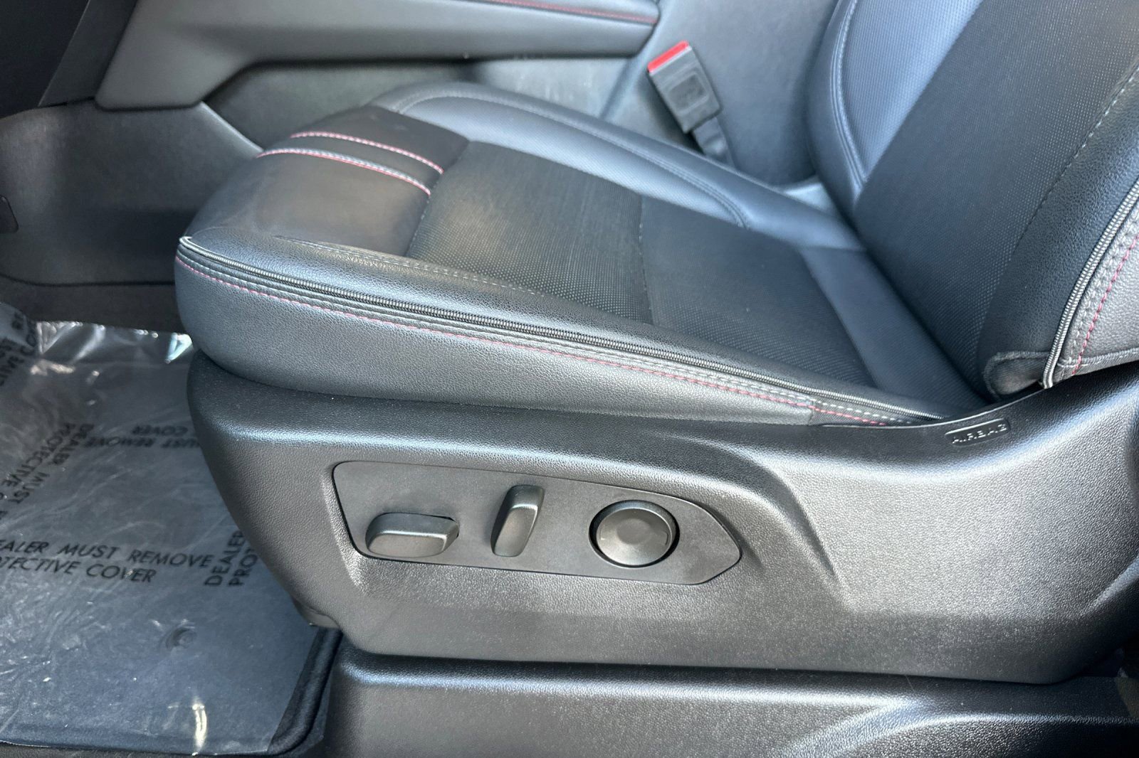 Certified 2025 Chevrolet Suburban RST image 12