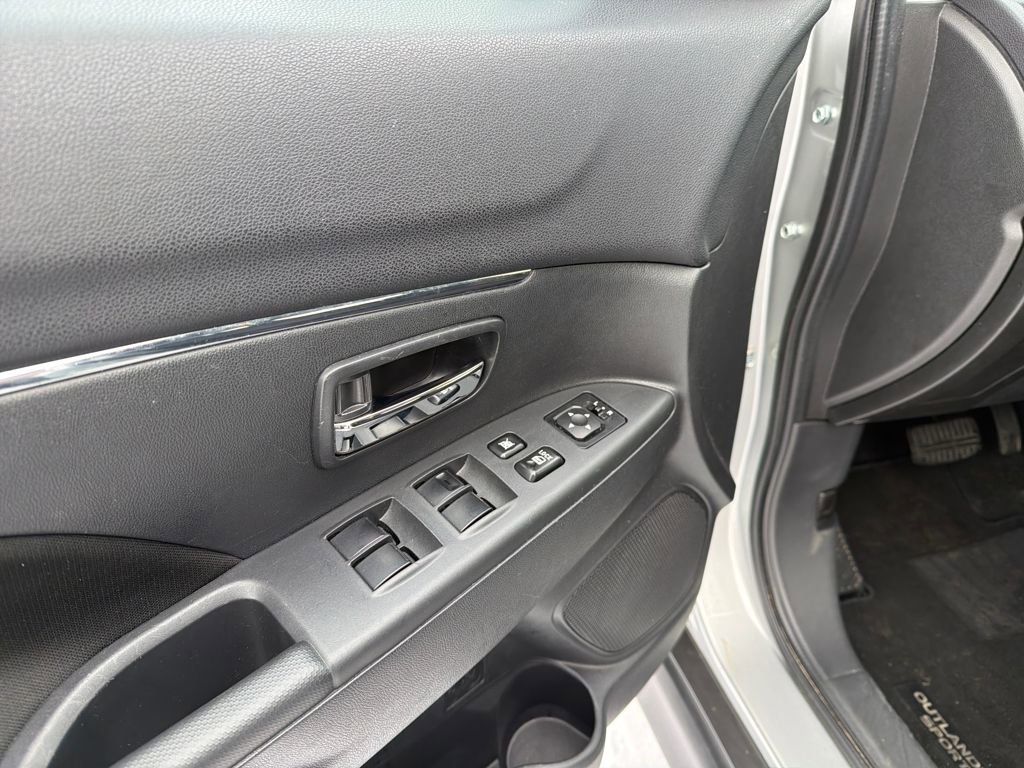 Used 2024 Mitsubishi Outlander Sport ES image 17