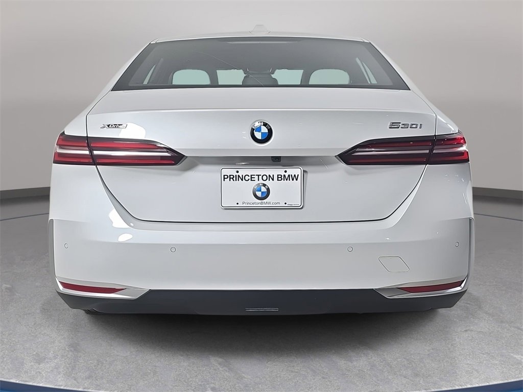 Used 2026 BMW 530i xDrive w/ Premium Package image 7
