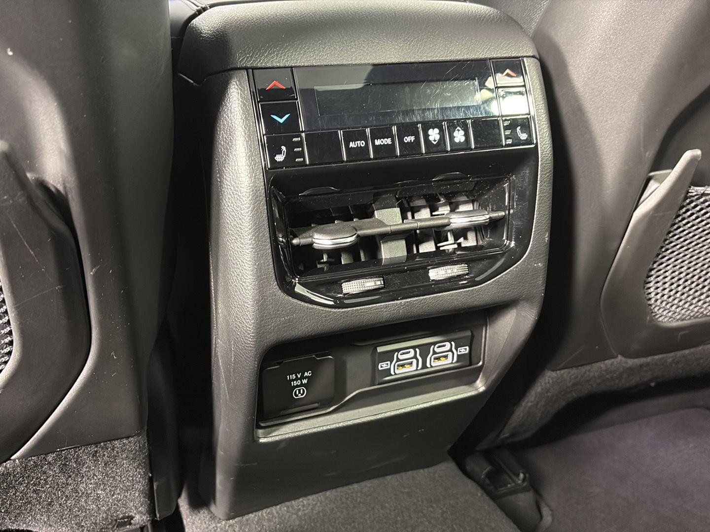 Used 2023 Jeep Grand Cherokee Overland w/ Luxury Tech Group IV image 20