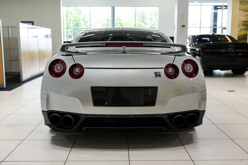 Used 2016 Nissan GT-R Premium AWD/4WD image 10