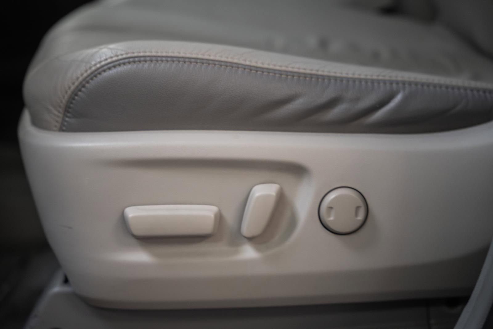 Used 2011 Toyota Sienna Limited w/ Premium Pkg image 45