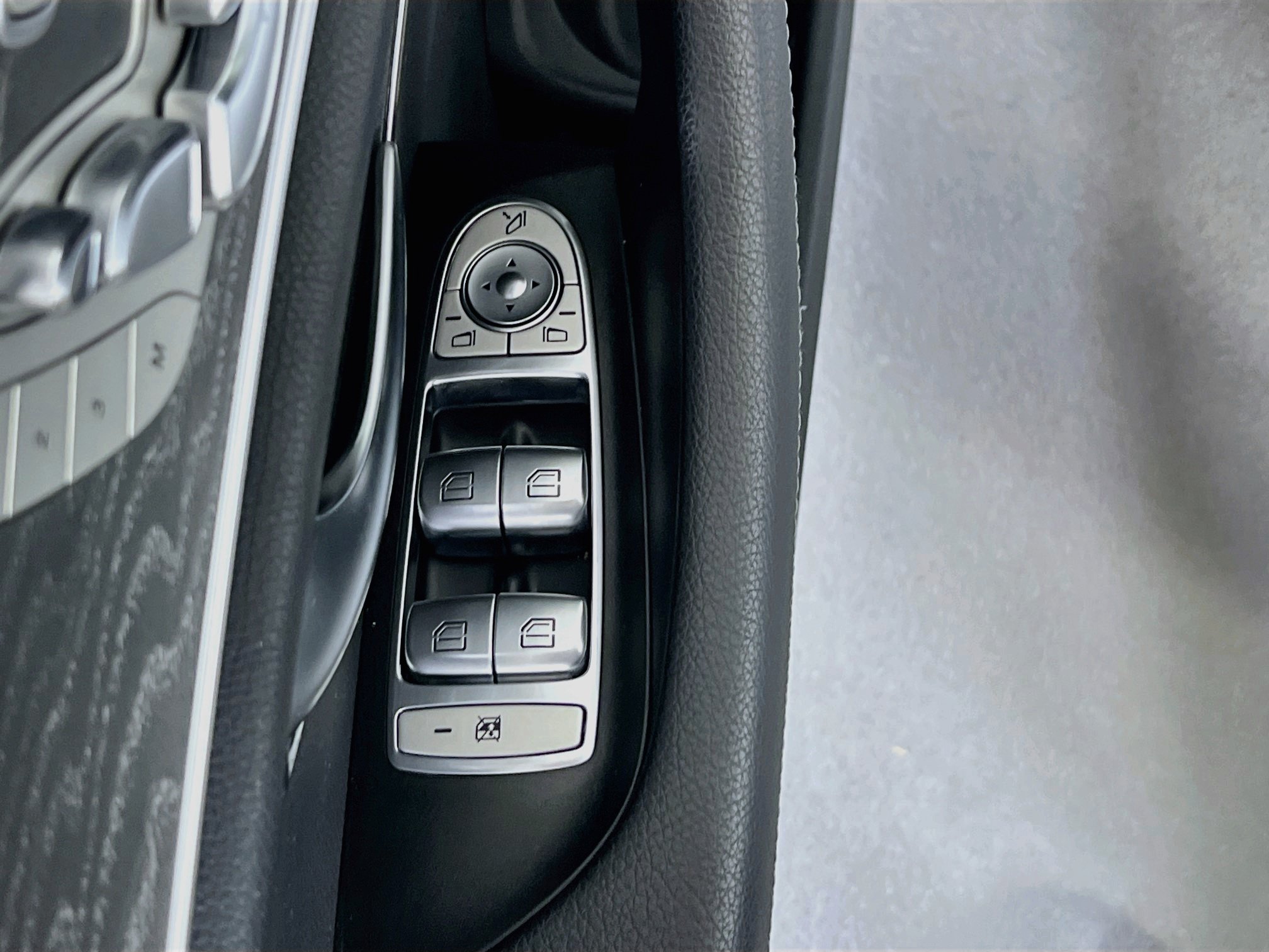 Used 2021 Mercedes-Benz E 350 4MATIC Sedan image 18