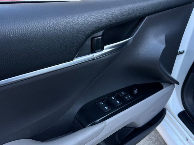 Used 2018 Toyota Camry L image 11