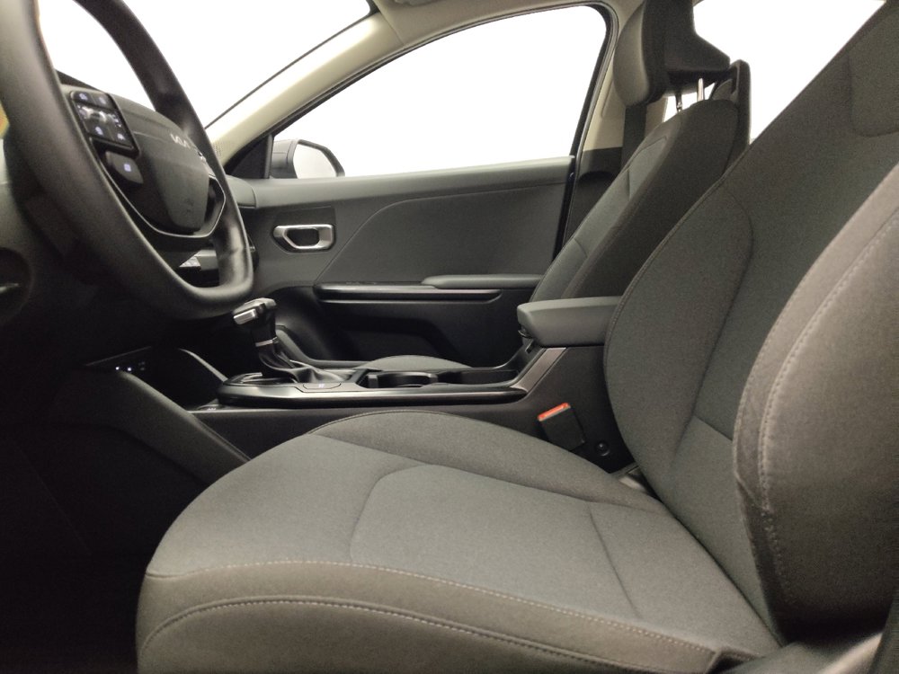 Used 2025 Kia K4 LXS image 17