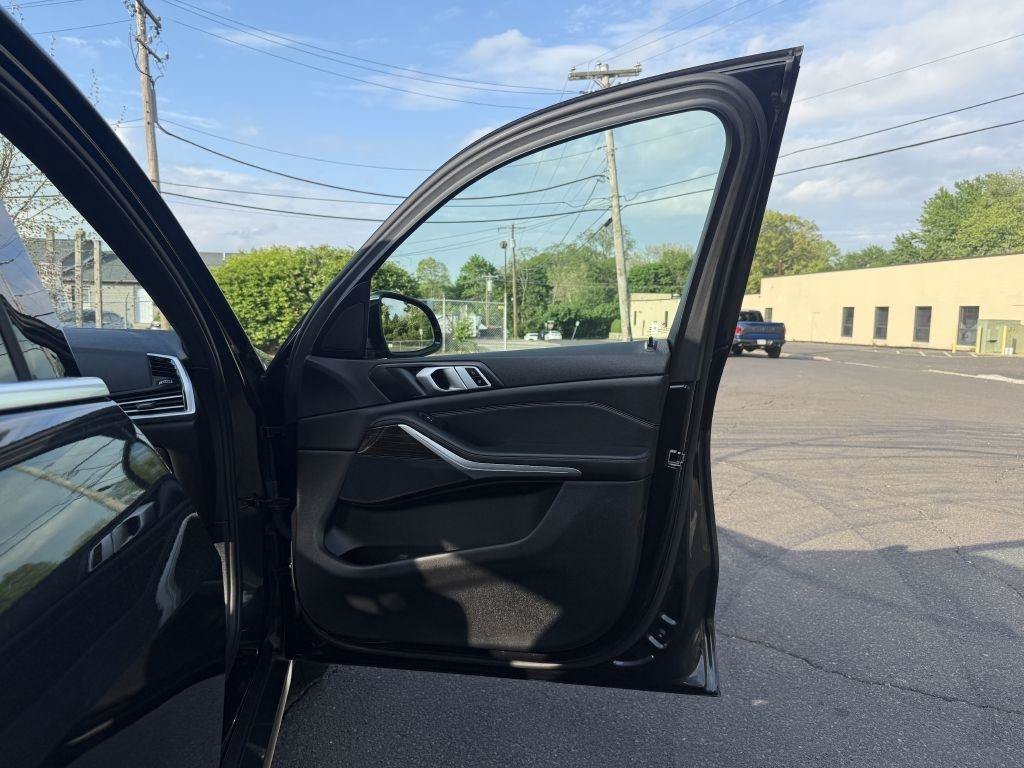 Used 2019 BMW X5 xDrive40i w/ Convenience Package AWD/4WD image 16