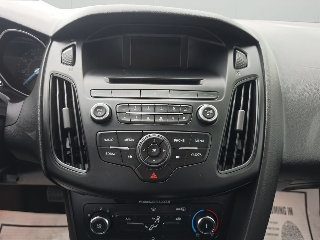 Used 2016 Ford Focus SE FWD image 10