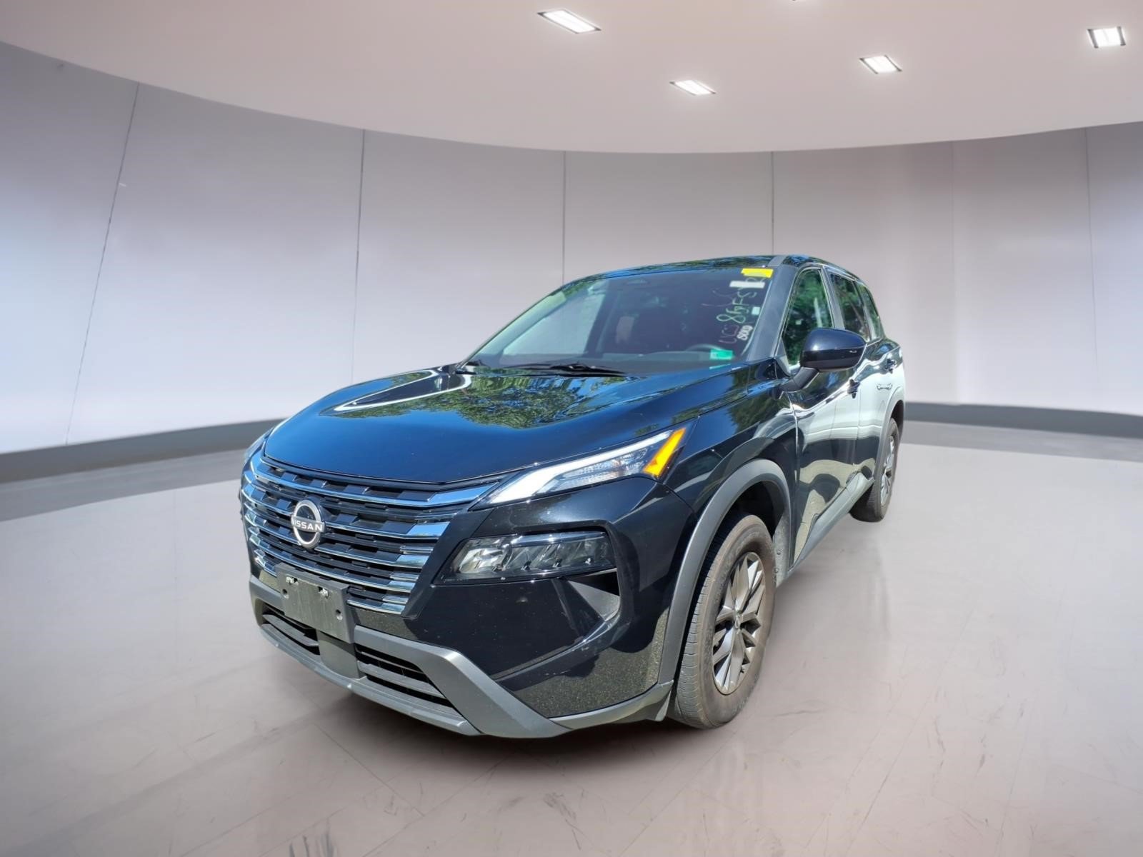 Used 2026 Nissan Rogue SV AWD/4WD image 2