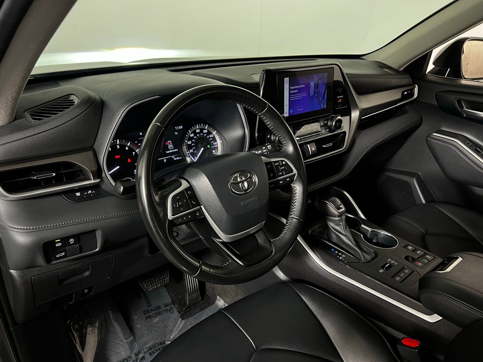 Certified 2023 Toyota Highlander XLE image 12