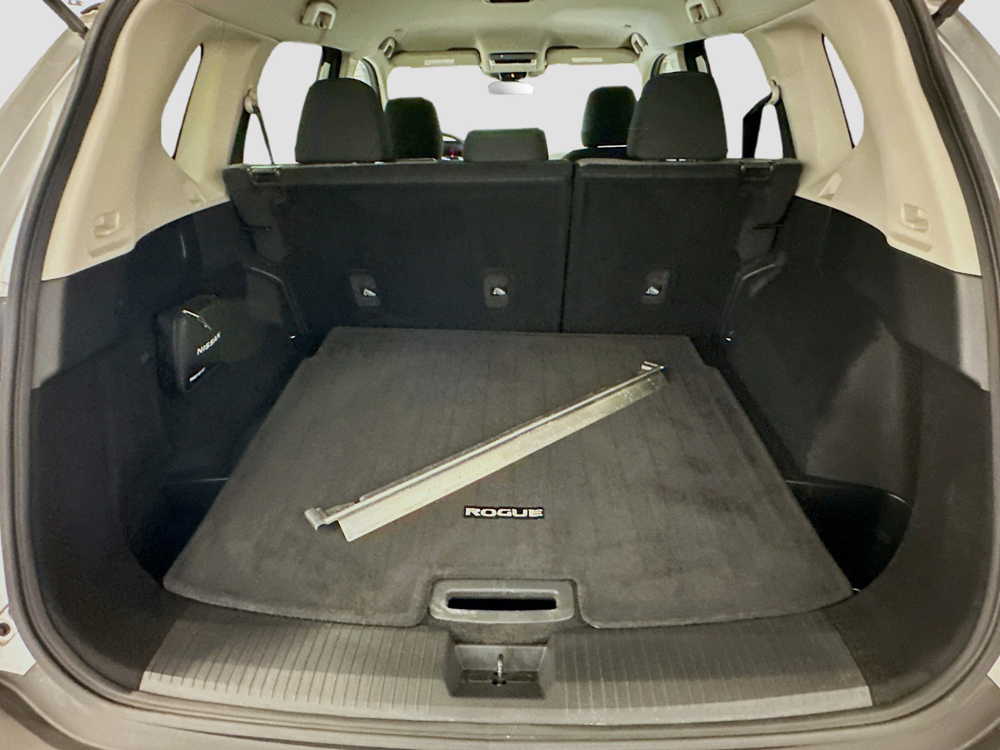 Used 2023 Nissan Rogue SV image 30