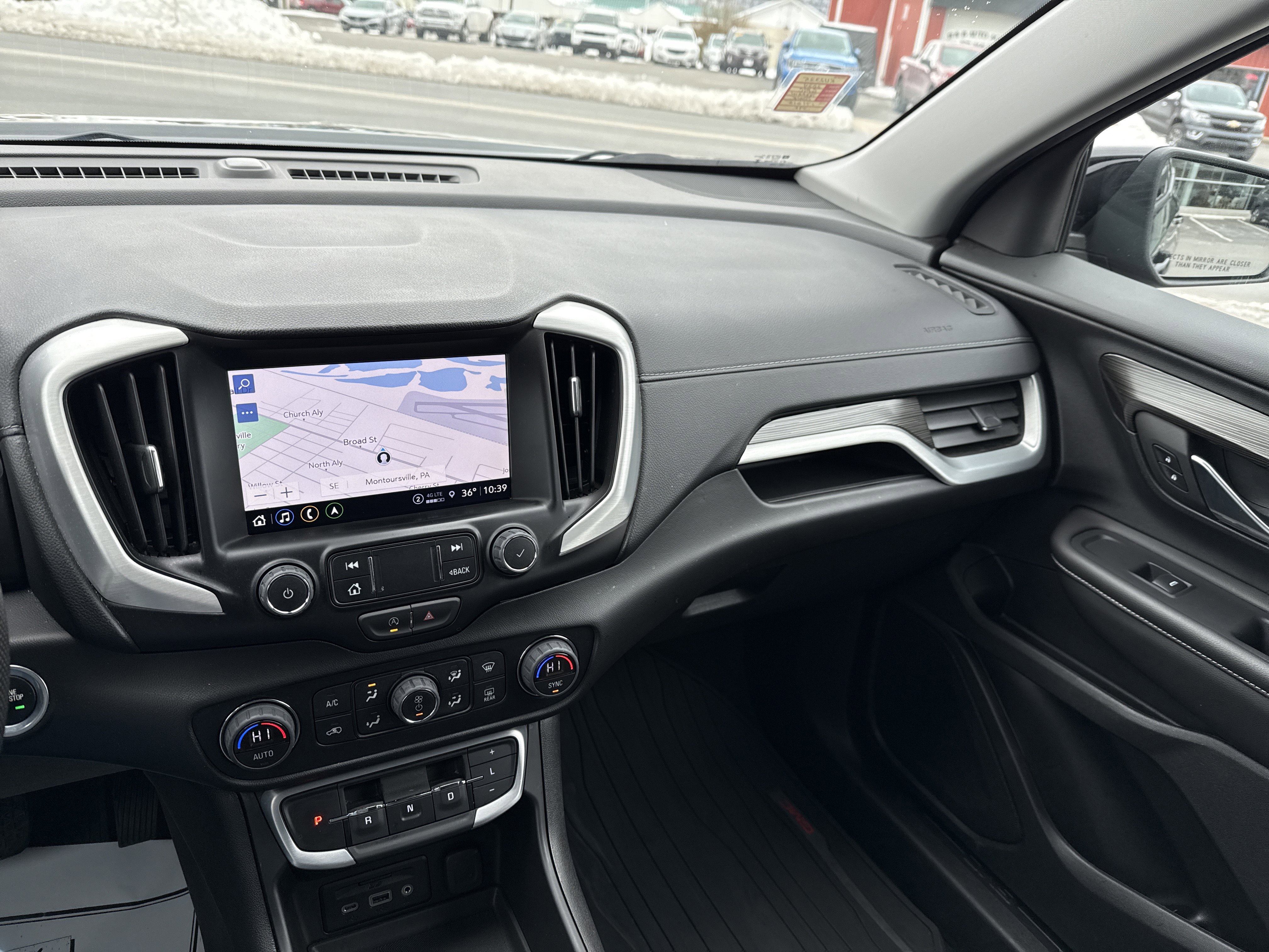 Used 2024 GMC Terrain SLE w/ Driver Convenience Package image 22