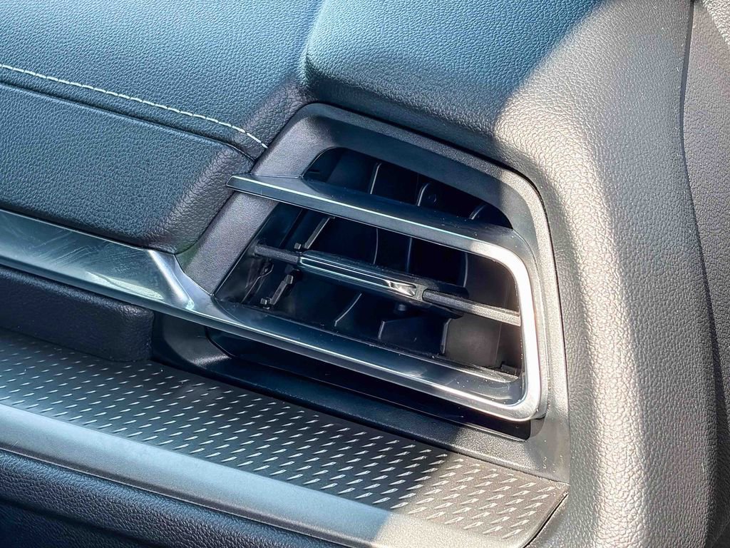 Used 2024 Chevrolet Traverse LT w/ Enhanced Driving Package image 37