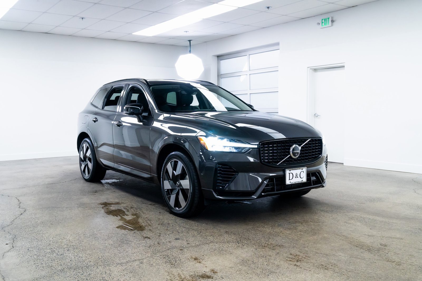 Used 2024 Volvo XC60 T8 Plus w/ Protection Package Premier image 25