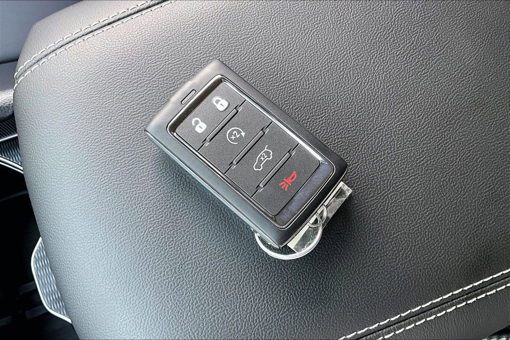 New 2026 Jeep Grand Cherokee L Limited w/ Limited Altitude Package AWD/4WD image 32
