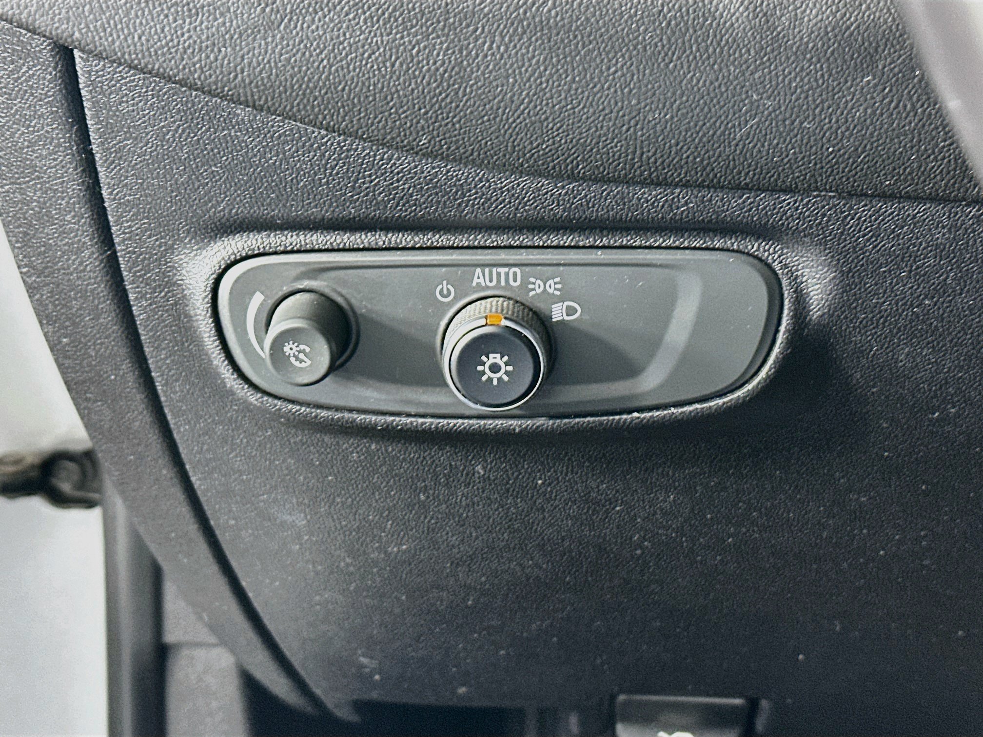 Used 2019 Chevrolet Equinox LT FWD image 17