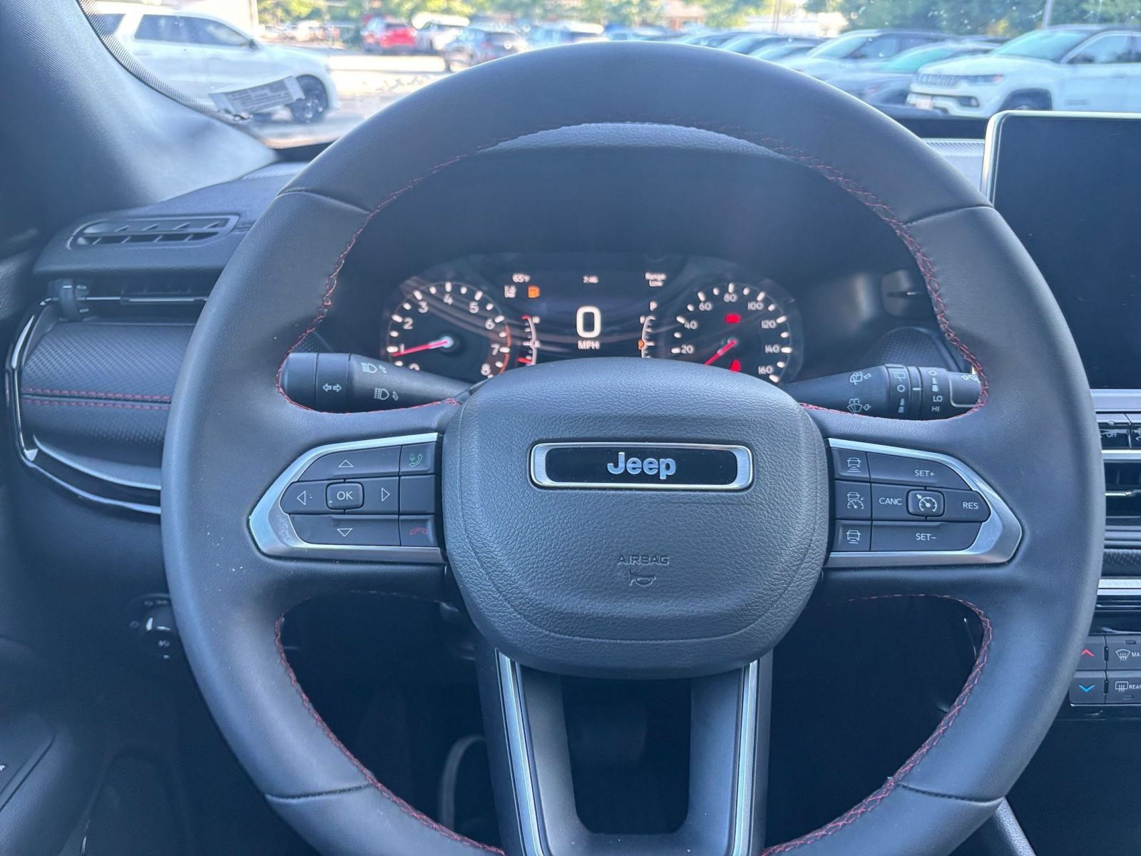 Used 2025 Jeep Compass Trailhawk AWD/4WD image 33