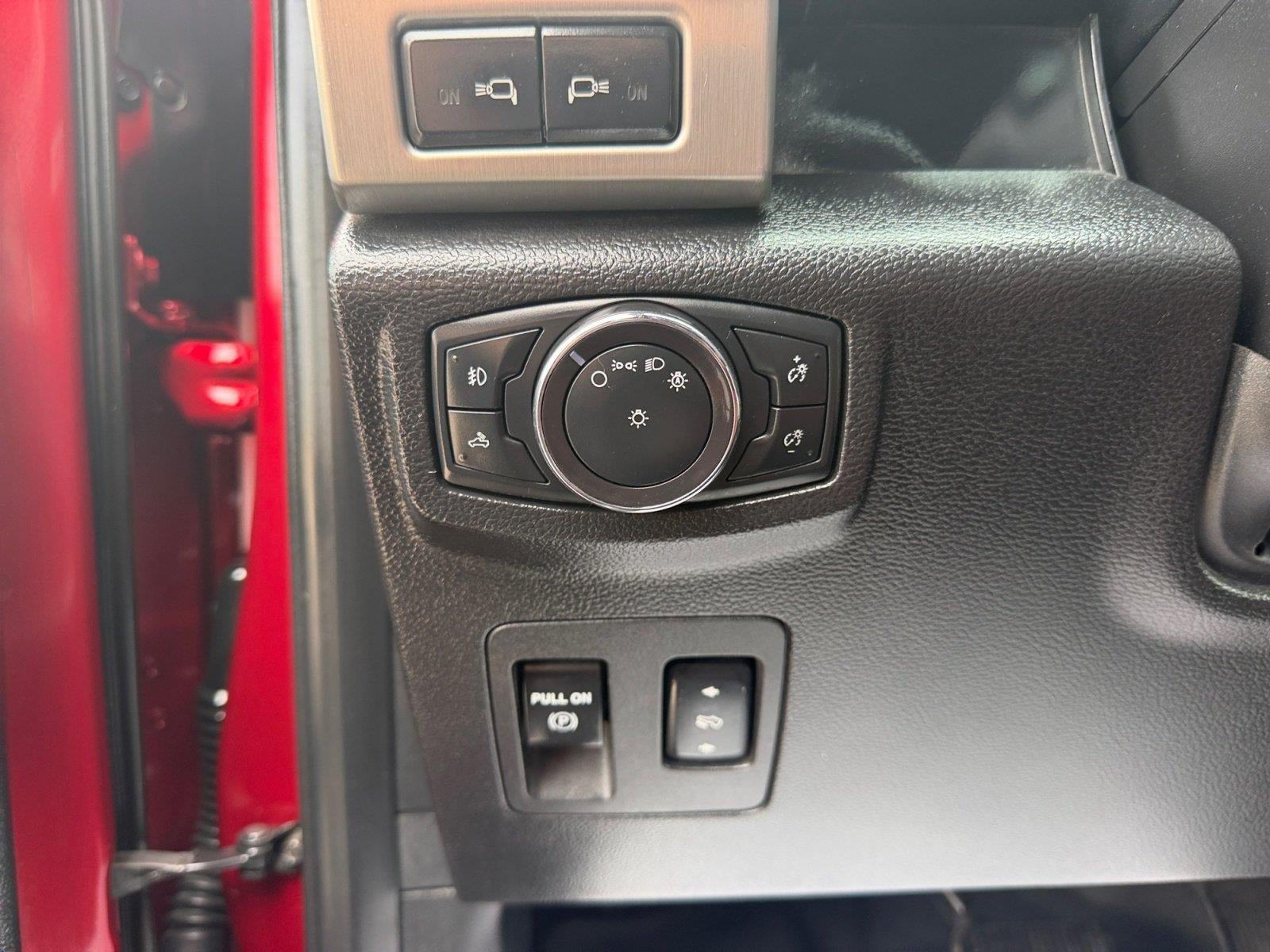 Used 2018 Ford F150 Platinum w/ Equipment Group 701A Luxury AWD/4WD image 18