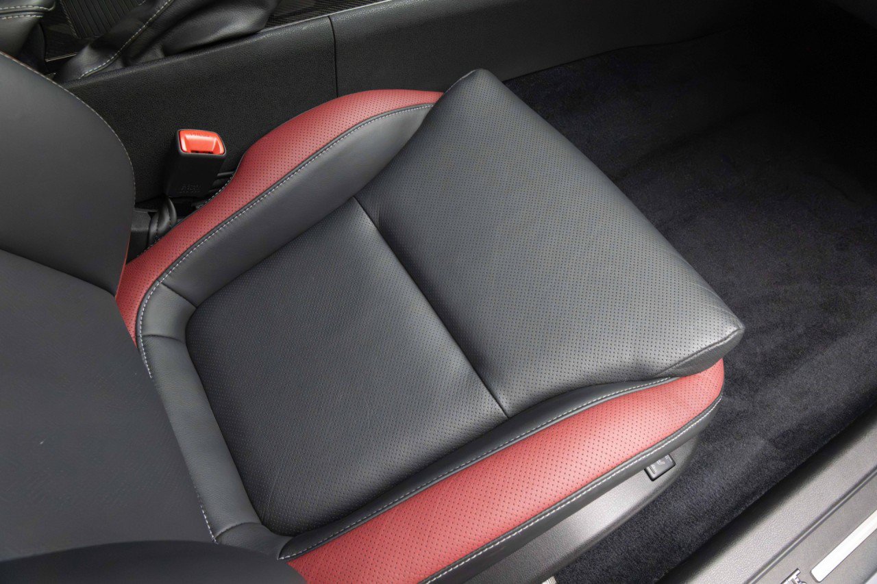 Used 2014 Nissan GT-R Black Edition AWD/4WD image 32