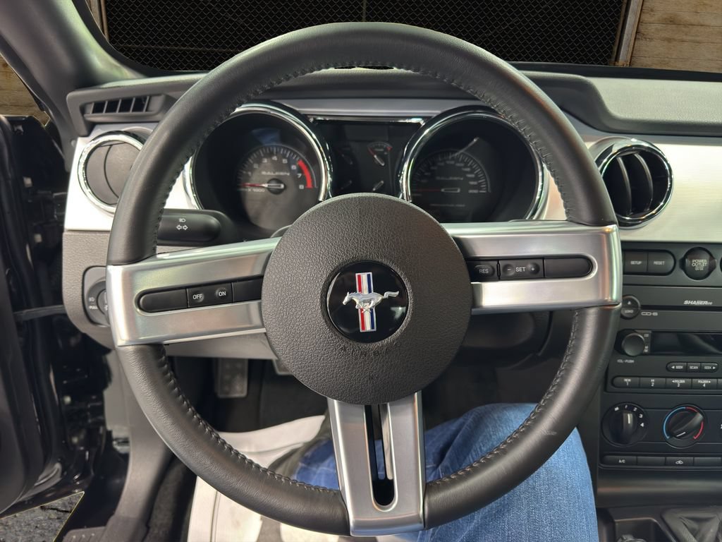 Used 2006 Ford Mustang GT RWD image 25