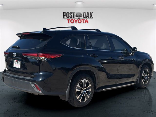 Used 2023 Toyota Highlander XLE image 7