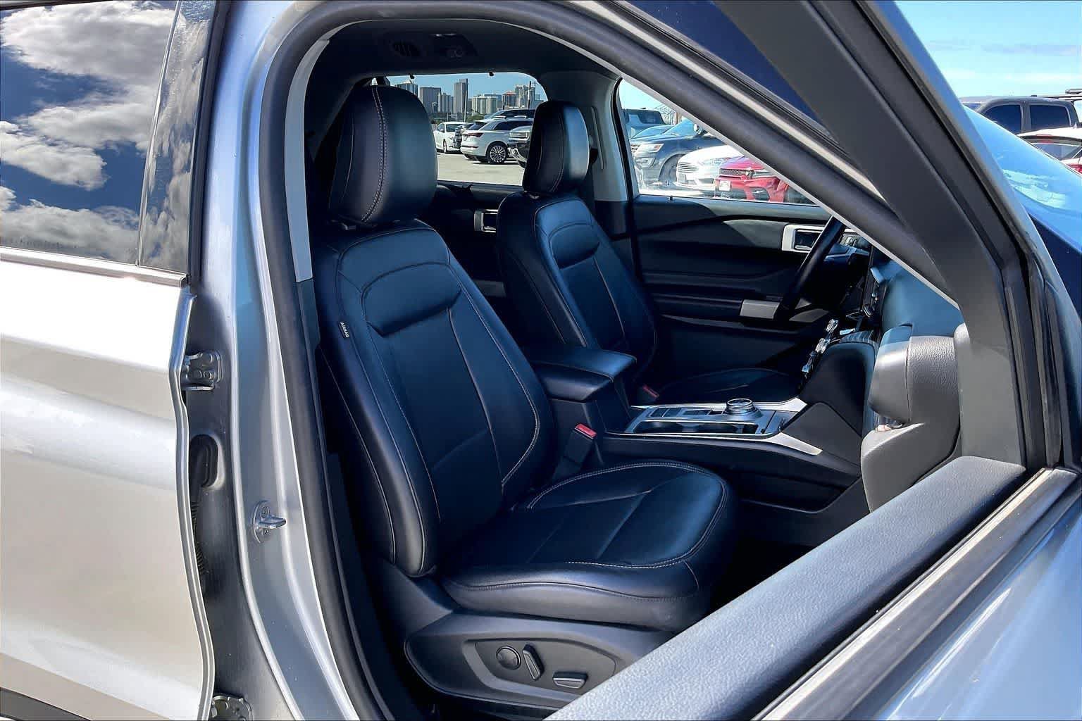 Used 2022 Ford Explorer Limited w/ Equipment Group 301A RWD image 13