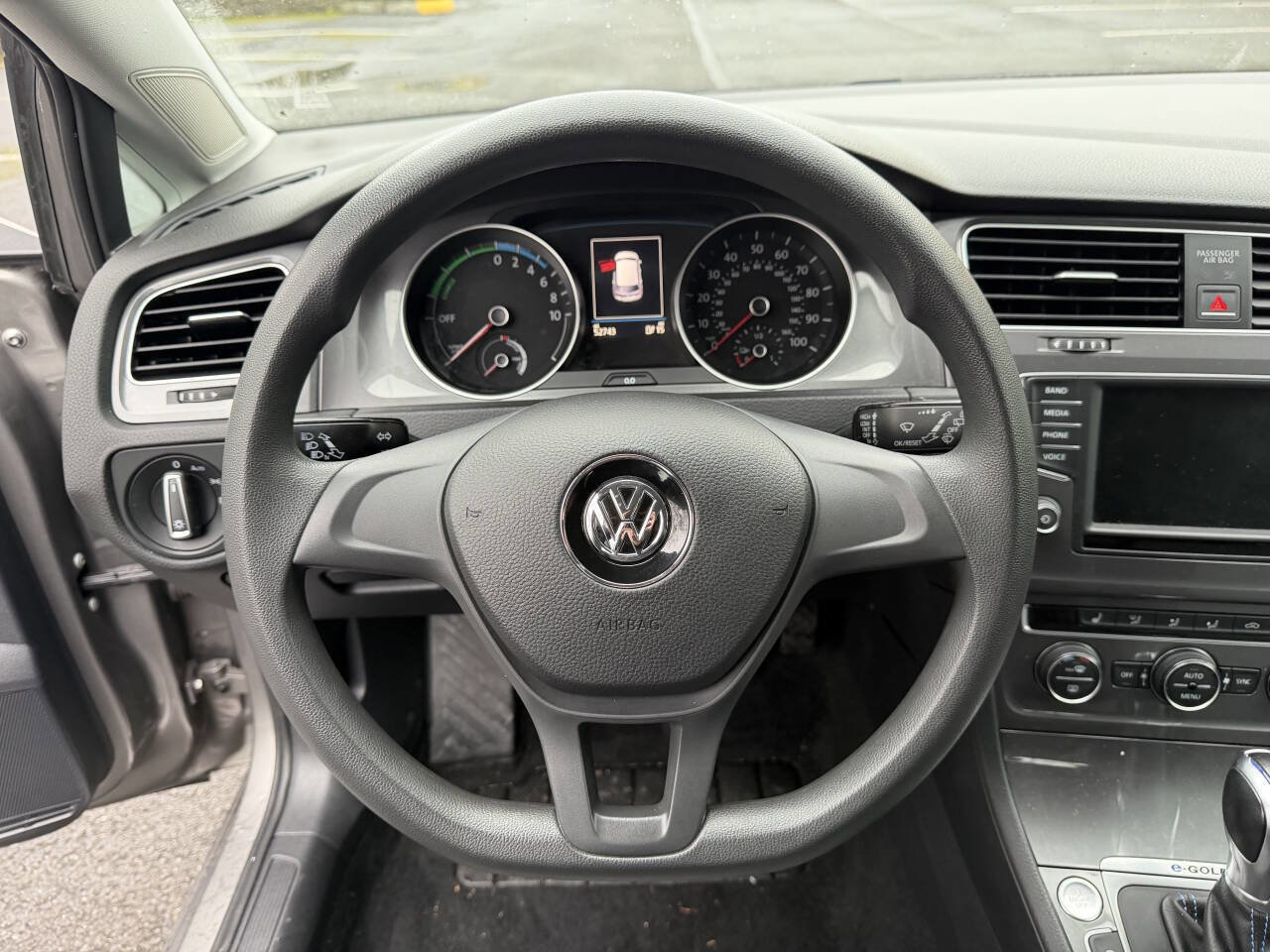 Used 2016 Volkswagen e-Golf SE image 16